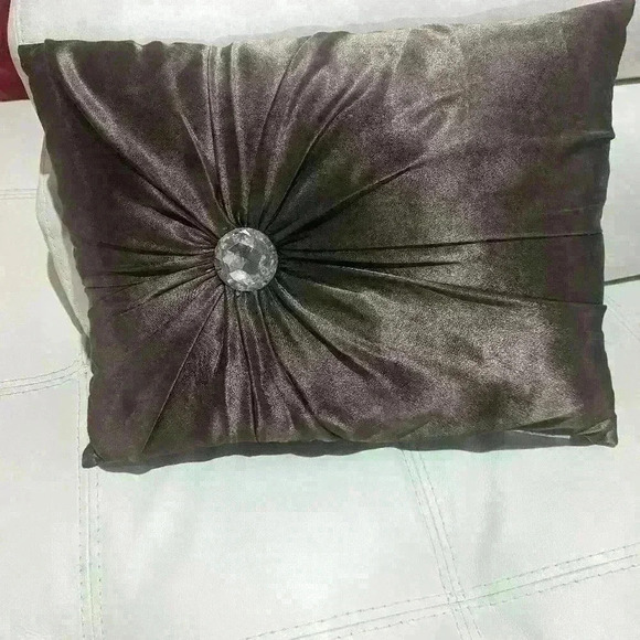 4 Purple and Brown Decorative Pillows - like new - Picture 4 of 8